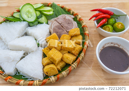 Delicious Vietnamese rice noodles and fried tofu with shrimp paste 72212071