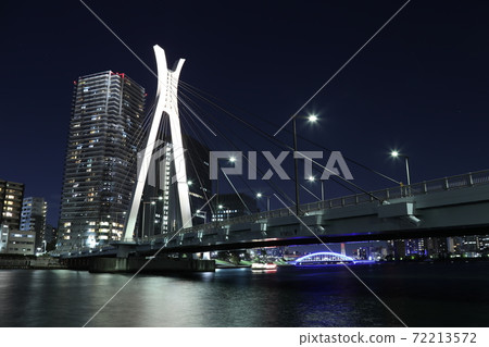 Illumination of the Sumida River Bridge that creates a lively waterside "Chuo Bridge" 72213572