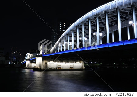 Illumination of the Sumida River Bridge that creates a lively waterside "Kachidoki Bridge" Illumination of the Sumida River Bridge that creates a lively waterside "Kachidoki Bridge" 72213628