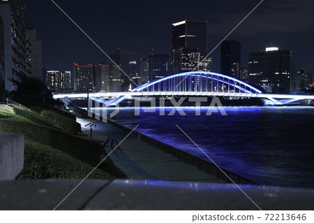 Illumination of the Sumida River Bridge that creates a lively waterside "Tsukiji Ohashi" 72213646