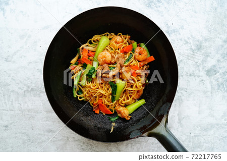 Shanghai fried noodles Shanghai fried noodles 72217765