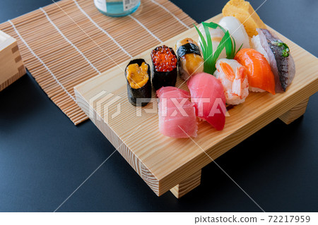 Sushi sushi clogs Japanese image black background material Sushi sushi clogs Japanese image black background material 72217959