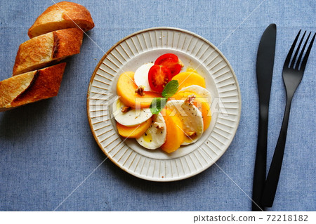 Persimmon caprese 72218182