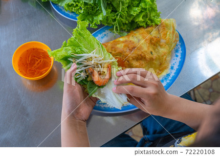 Vietnamese crispy shrimp pancake served with vegetable- Banh Xeo 72220108