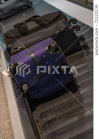 Passengers' luggage on the conveyor belt at airport arrival terminal Passengers' luggage on the conveyor belt at airport arrival terminal 72220136