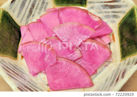 Pickled red radish Pickled red radish 72220920