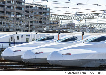 新幹線在車輛基地等待出發 72222043