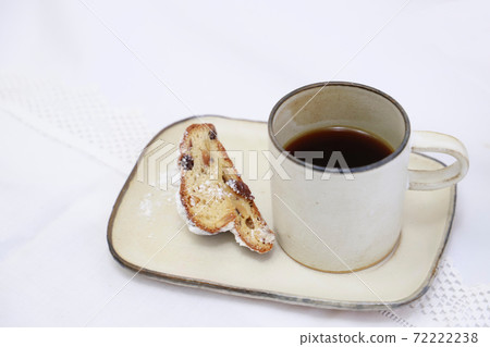 Stollen-cut Stollen and coffee 72222238