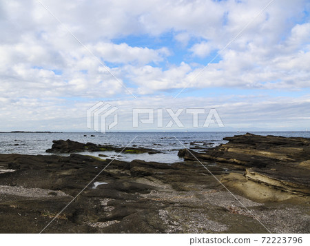 神奈川縣三浦市湘南三浦半島油罐的冬天 72223796