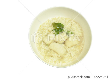 boiled rice with slice bass fish in clear soup on bowl 72224061