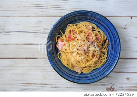 Spaghetti Carbonara 72224559