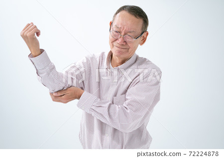 老人患肘關節疼痛 72224878