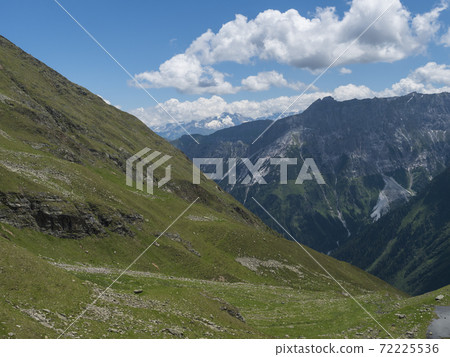 view from Pramarnspitze saddle on snow-capped moutain panorama at Stubai hiking trail, Stubai Hohenweg, Alpine landscape of Tyrol Alps, Austria. Summer blue sky, white clouds 72225536