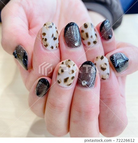 Black glitter and leopard art nails 72226612