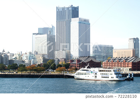 橫濱磚倉庫和Mirai地區的高層建築的視圖 橫濱磚倉庫和Mirai地區的高層建築的視圖 72228110