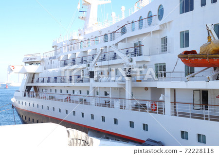 View of a cruise ship berthing at the large pier 72228118