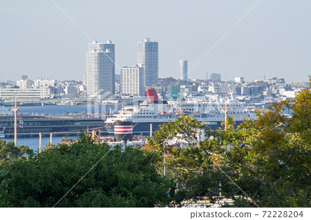 View of Yokohama from Yokohama Yamashita Park 72228204