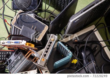 Assorted electronic products e-waste 72228249