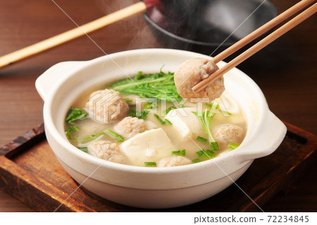 Chicken ball and tofu hot pot 72234845
