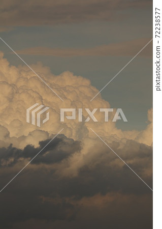 一片大雲 72238577