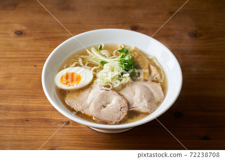 Chinese soba with plenty of roast pork (soy sauce flavor) Chinese soba with plenty of roast pork (soy sauce flavor) 72238708