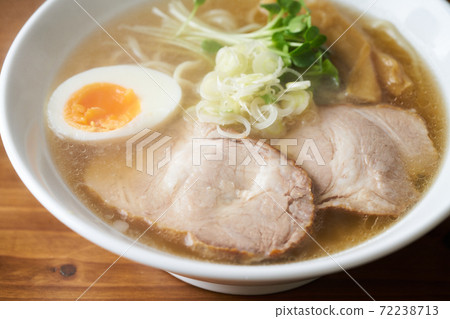 蕎麥麵配大量烤豬肉（醬油味） 72238713