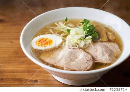 蕎麥麵配大量烤豬肉（醬油味） 72238714