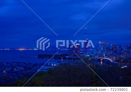 從愛宕神社黃昏的福岡塔的夜景 照片素材 圖片 圖庫