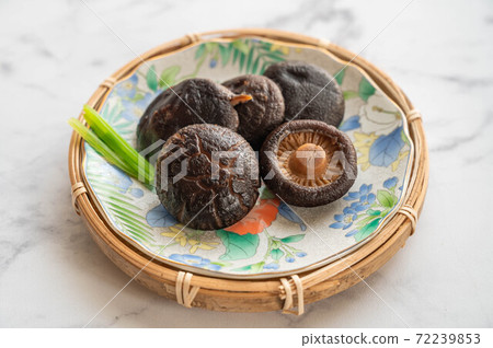 Simmered Shiitake 72239853