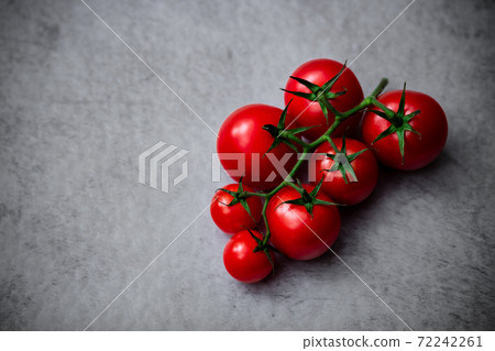Tufted tomato 72242261