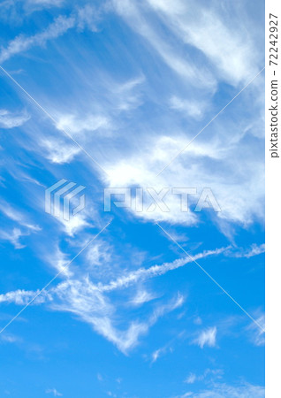 天空，雲，風和[垂直構圖] 72242927