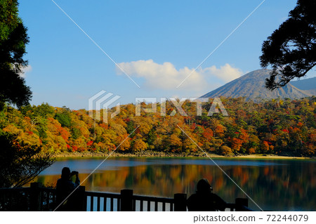 Beautiful autumn scenery of Fudoike Beautiful autumn scenery of Fudoike 72244079
