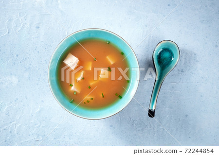 Miso soup with tofu and scallions 72244854