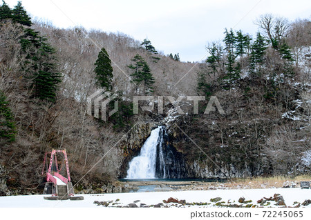 Hottai Falls in early winter, Akita Prefecture Hottai Falls in early winter, Akita Prefecture 72245065