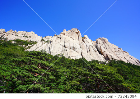 Ulsan rock in Soraksan 72245094