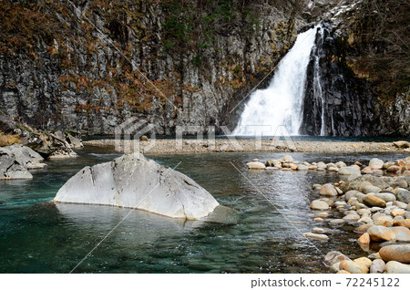 Hottai Falls in early winter, Akita Prefecture 72245122