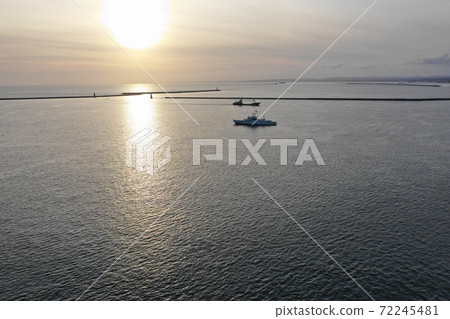 hiro路港的夜景 72245481