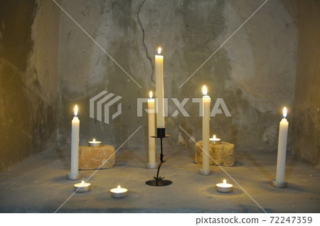 Candles burning against the wall, mourning Candles burning against the wall, mourning 72247359