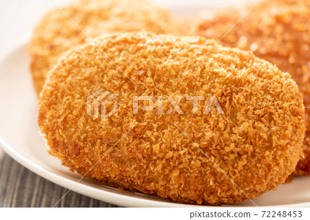 炸丸子(扁橢圓形土豆炸丸子)。 炸丸子(扁橢圓形土豆炸丸子)。 72248453
