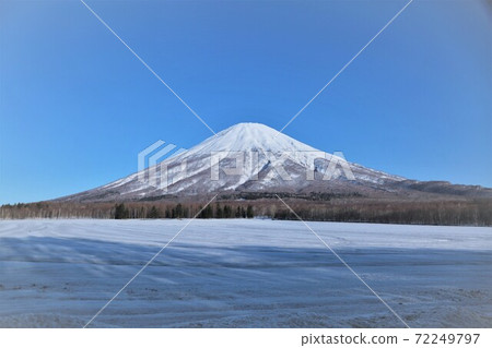 Yotei mountain in winter 72249797