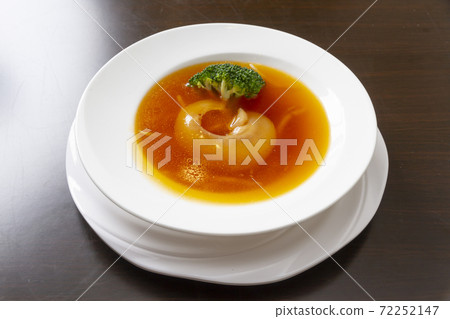 Boiled shark fin (overhead view) Boiled shark fin (overhead view) 72252147