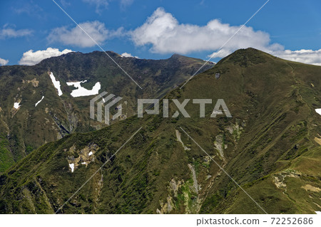 從上越邊境山脊線的頂部看的小ji澤和谷川山的頭像 從上越邊境山脊線的頂部看的小ji澤和谷川山的頭像 72252686