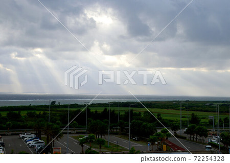 Clouds break Clouds break 72254328