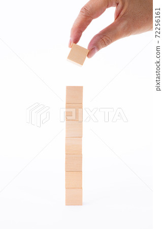 堆積在垂直行中的手 堆積在垂直行中的手 72256161