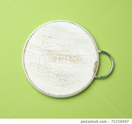 white empty round cutting wooden board 72258497