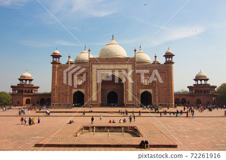 Mosque next to Taj Mahal in India 72261916