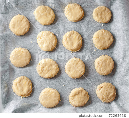 Raw cheddar biscuits 72263618