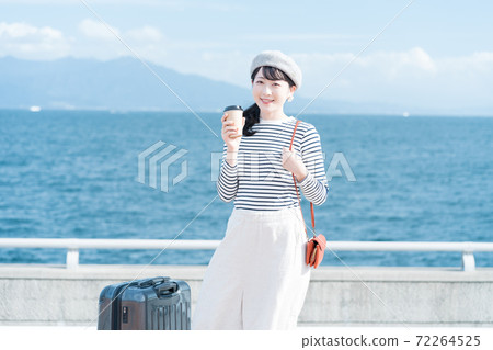 Women going on a trip Women going on a trip 72264525