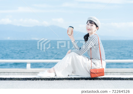 婦女去旅行 72264526