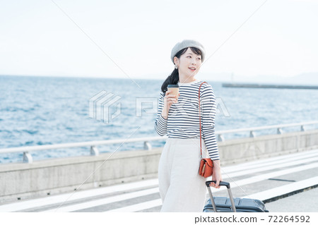 Women going on a trip Women going on a trip 72264592